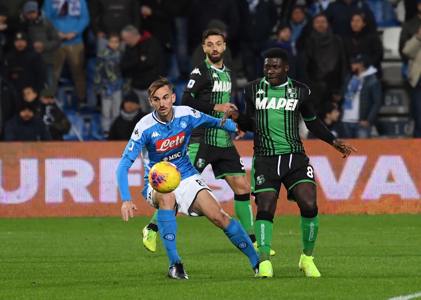 CorSport: il Napoli lavora al rinnovo di Fabian ma una superofferta cambierebbe tutto CorSport: il Napoli lavora al rinnovo di Fabian ma una superofferta cambierebbe tutto