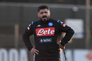 Sky: «De Laurentiis assiste ancora all’allenamento di Gattuso che prova il 4-3-3» item-thumbnail