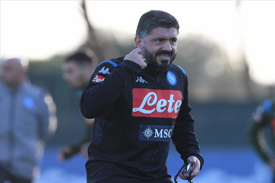 CorMez: rivoluzione Gattuso. Il tecnico conduce l’allenamento a tu per tu con i giocatori CorMez: rivoluzione Gattuso. Il tecnico conduce l’allenamento a tu per tu con i giocatori