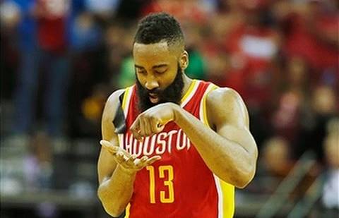 C’è un caso “Var” nell’NBA: schiacciata di Harden annullata, si potrebbe rigiocare il finale di Spurs-Rockets C’è un caso “Var” nell’NBA: schiacciata di Harden annullata, si potrebbe rigiocare il finale di Spurs-Rockets
