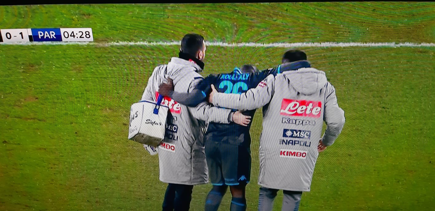 Corposrt: Koulibaly dovrebbe rientrare a fine gennaio, salterà anche l’Inter Corposrt: Koulibaly dovrebbe rientrare a fine gennaio, salterà anche l’Inter