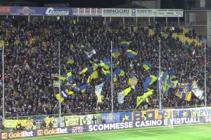 I tifosi del Parma disertano il San Paolo: “Biglietto troppo caro, una vergogna” item-thumbnail