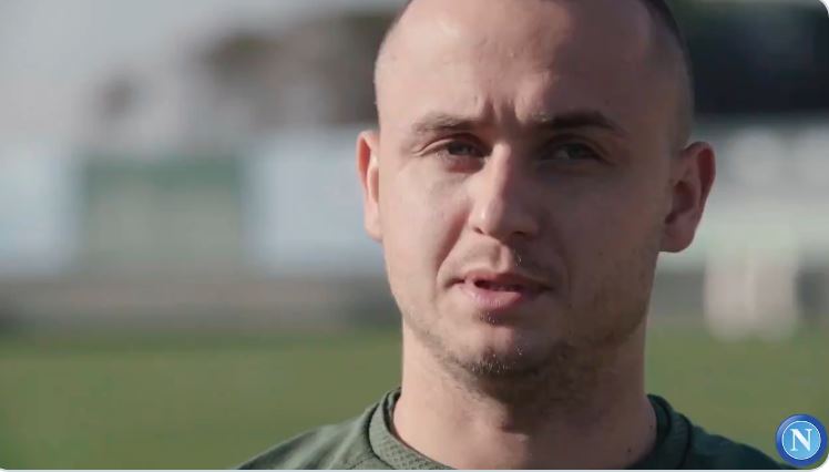 Lobotka: “Gattuso trasmette emozioni, incarna lo spirito del calcio” (VIDEO) Lobotka: “Gattuso trasmette emozioni, incarna lo spirito del calcio” (VIDEO)