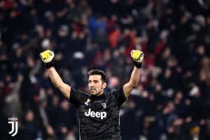 Buffon e Chiellini rinnovano con la Juventus fino al 2021 item-thumbnail