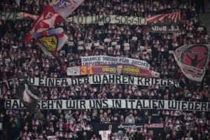i tifosi del lipsia salutano demme