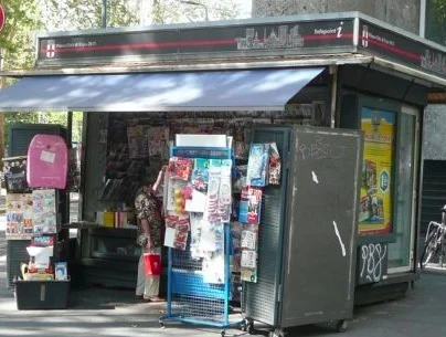 la prima edicola a tre ruote