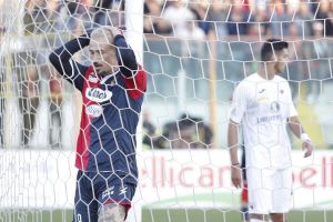 Floro Flores lascia il calcio: “Il mio corpo ormai non ce la fa più” item-thumbnail