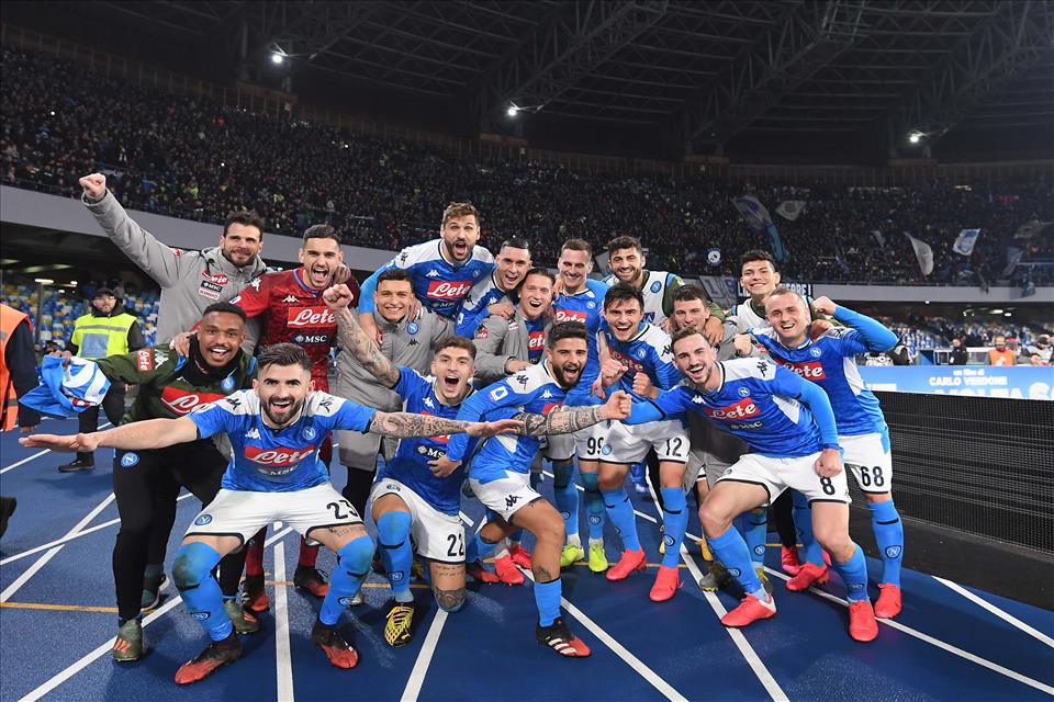 Repubblica: se il campionato fosse annullato, il Napoli tornerebbe in Champions