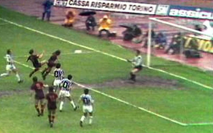 Fuorigioco il ritorno alla discrezionalita dei guardalinee favorisce i club potenti turone