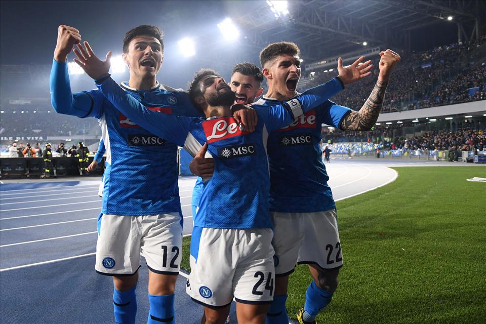 Repubblica: i giocatori del Napoli aspettano da De Laurentiis un segnale sugli stipendi