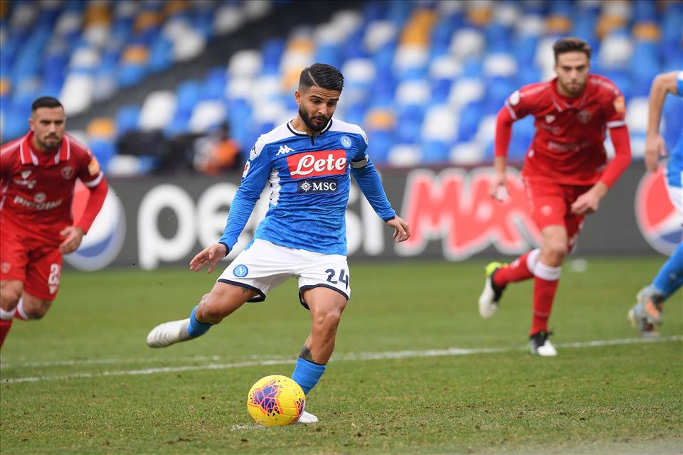 Ha ragione Sarri: la Serie A è il campionato europeo con più rigori concessi (e ne mancano 15 al Napoli) Ha ragione Sarri: la Serie A è il campionato europeo con più rigori concessi (e ne mancano 15 al Napoli)