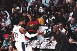 E alla fine Lebron prese la parola: “Kobe, raccoglierò io il tuo testimone” item-thumbnail