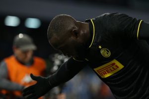 CorSport: l’Inter dovrà cedere due giocatori, ma vuole tenersi Lukaku, che valuta 120 milioni item-thumbnail