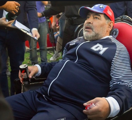 AS: il Gimnasia onora Maradona con un trono AS: il Gimnasia onora Maradona con un trono