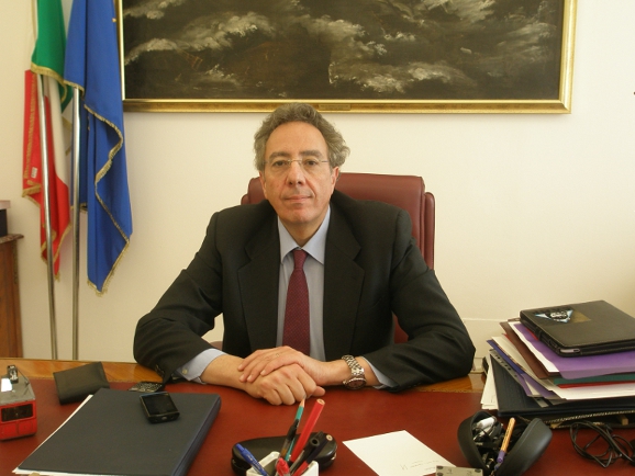 Il prefetto di Napoli: «Vedo ancora troppa gente per strada, offendono chi rispetta le regole» Il prefetto di Napoli: «Vedo ancora troppa gente per strada, offendono chi rispetta le regole»