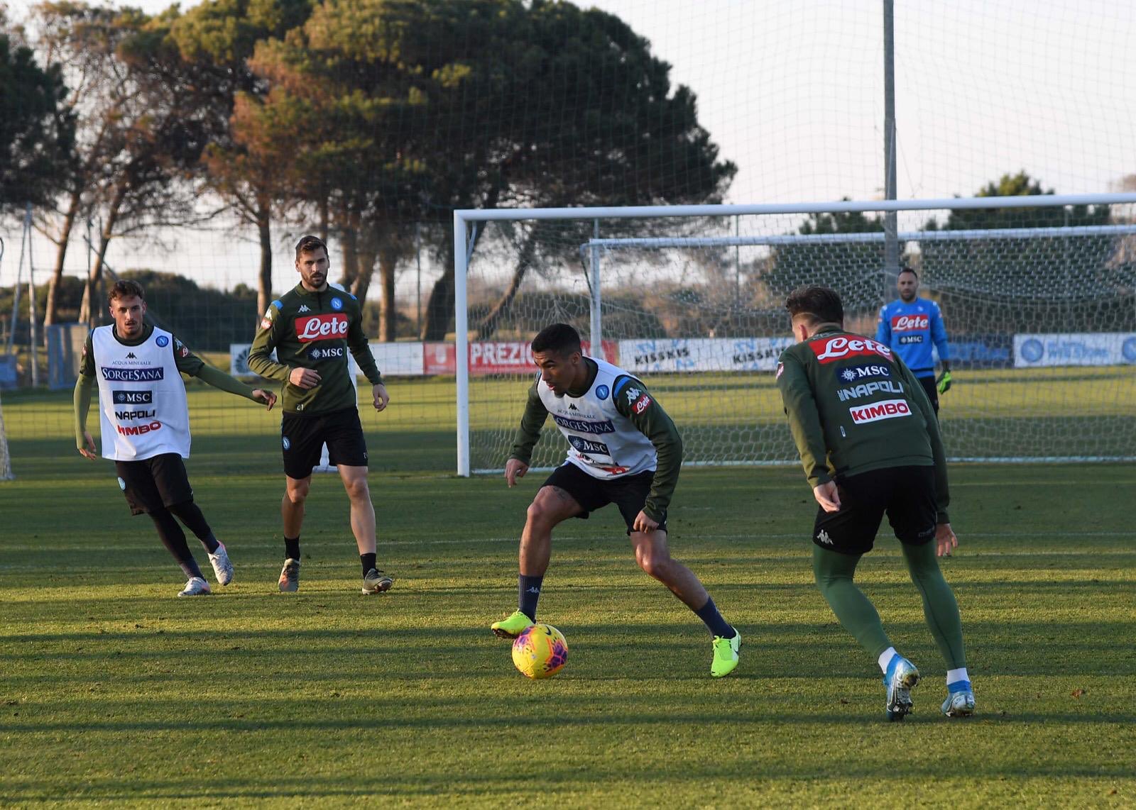 Napoli, allenamento mattutino: tutti disponibili verso Parma