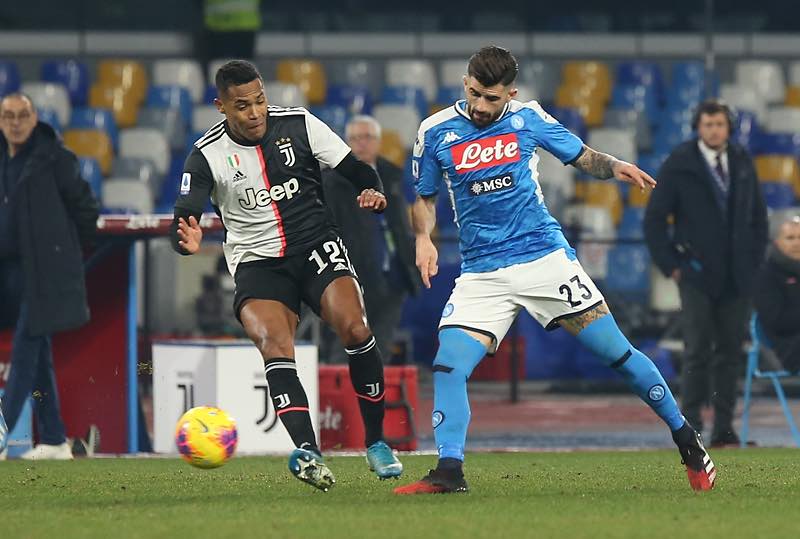 Tegola in casa Juve, lesionati sia Alex Sandro che Khedira Tegola in casa Juve, lesionati sia Alex Sandro che Khedira