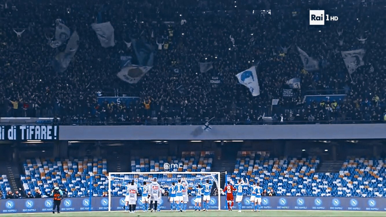 Le 10 cose da ricordare di Napoli-Lazio: avevamo dimenticato il balletto sotto la curva Le 10 cose da ricordare di Napoli-Lazio: avevamo dimenticato il balletto sotto la curva