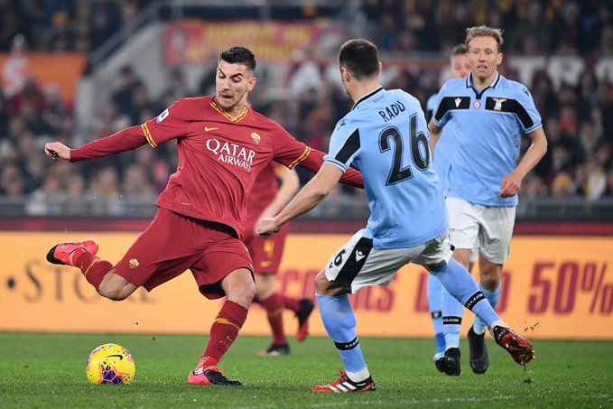 Roma-Lazio finisce con un pareggio. Un gol e una papera a testa