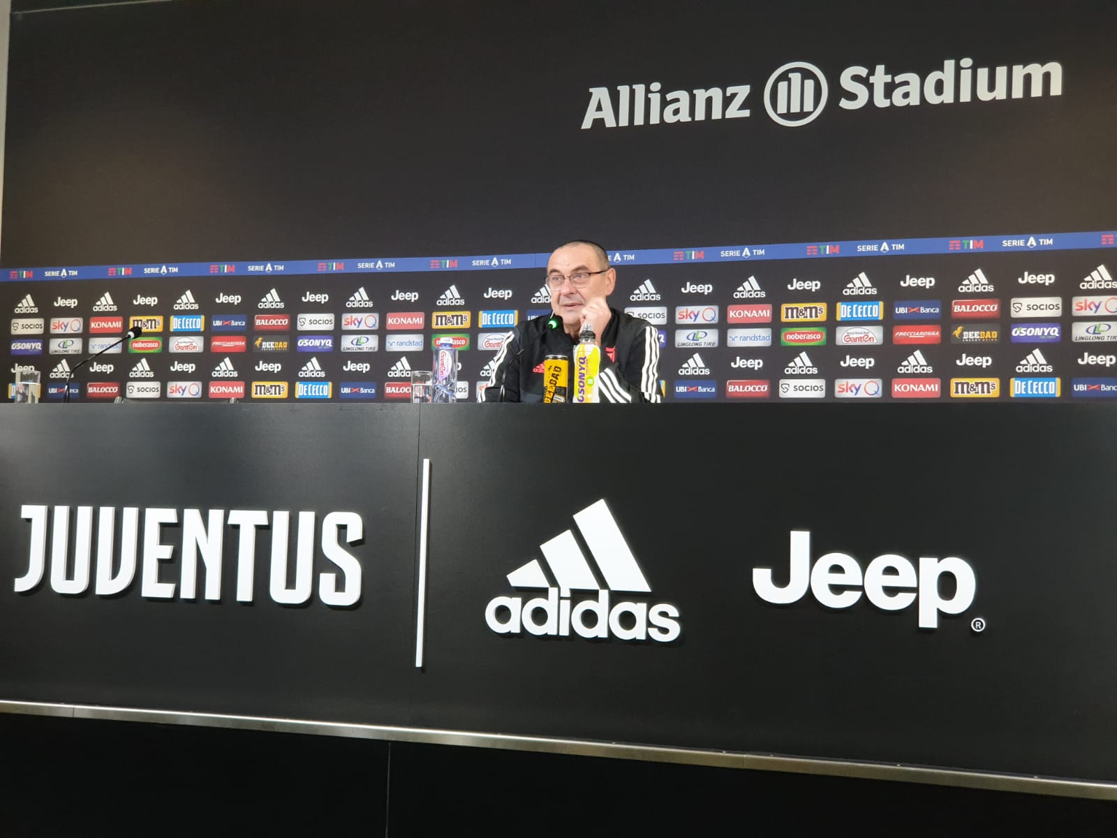 Sarri: «Sarà difficile giocare a Napoli per me dal punto di vista emotivo» Sarri: «Sarà difficile giocare a Napoli per me dal punto di vista emotivo»