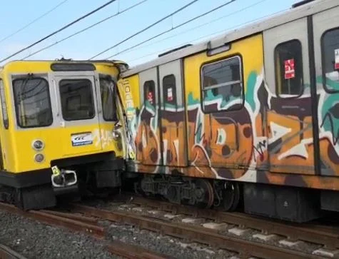 scontro tra treni in metropolitana