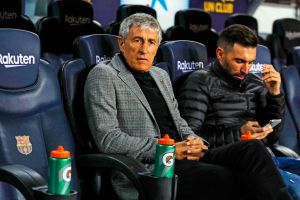 «Nessuno al Barcellona si diverte». La sentenza di Setién che è anche l’imputato item-thumbnail