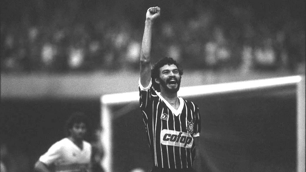 i rivoltosi del Napoli e i rivoluzionari del Corinthians di Socrates