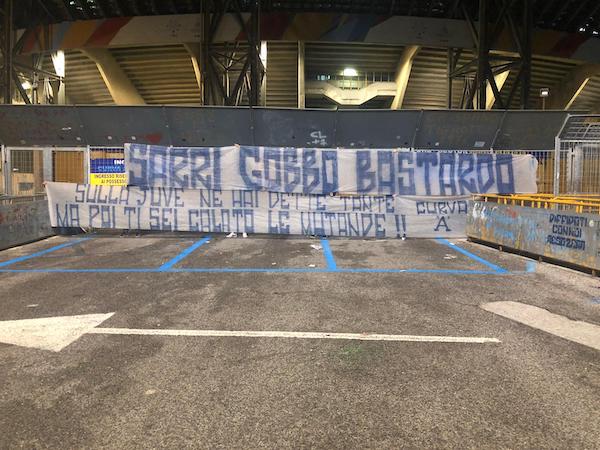Striscione Curva A al San Paolo: “Sarri gobbo bastardo”