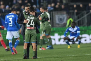 il napoli vince con due fiammate individuali