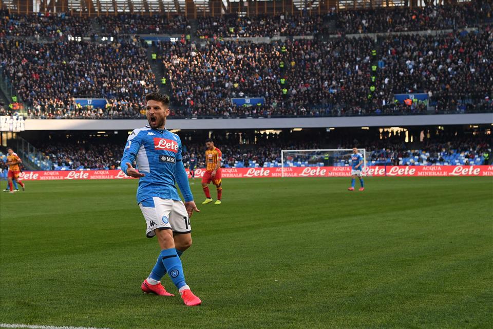 Per Mertens Napoli-Barcellona finisce al 53′. Sostituito da Milik per infortunio