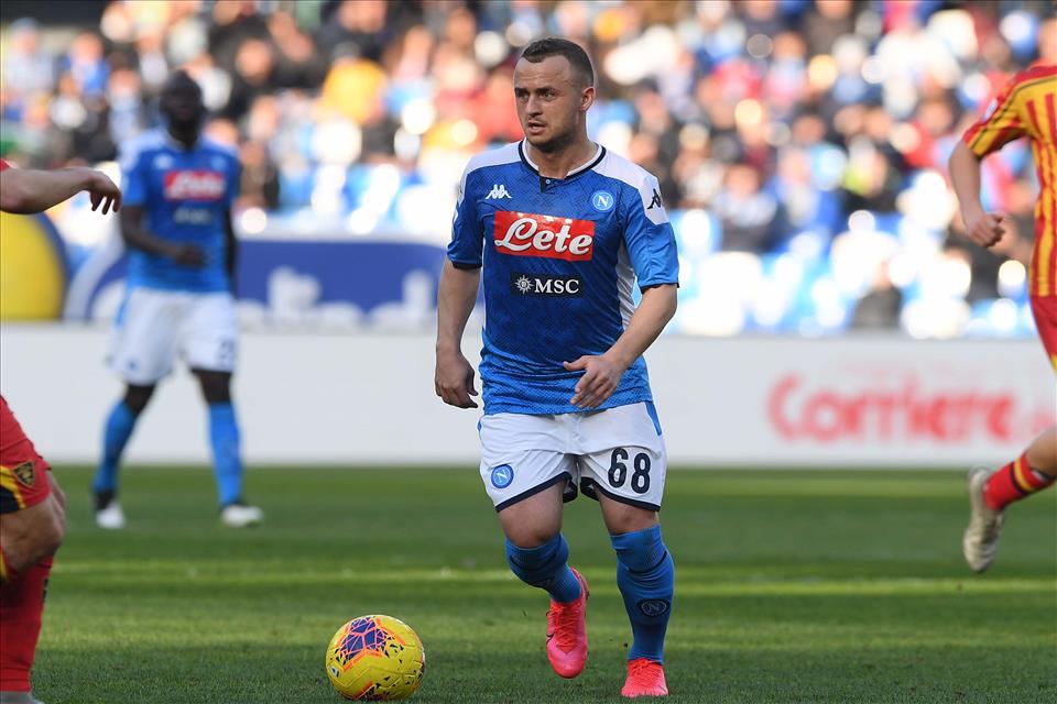 Napoli, terapie e lavoro differenziato per Lobotka Napoli, terapie e lavoro differenziato per Lobotka