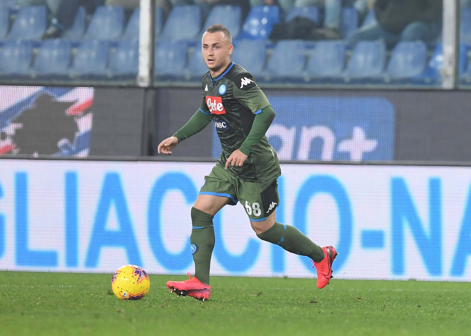 Tuttosport: Lobotka è leggermente sovrappeso, ha bisogno di lavorare Tuttosport: Lobotka è leggermente sovrappeso, ha bisogno di lavorare