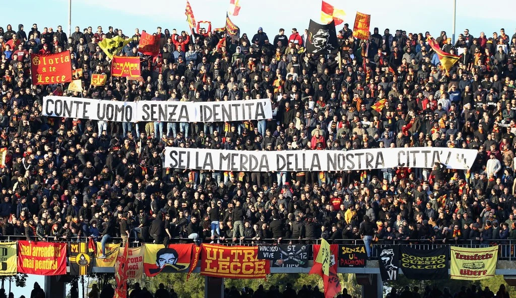 striscione contro conte