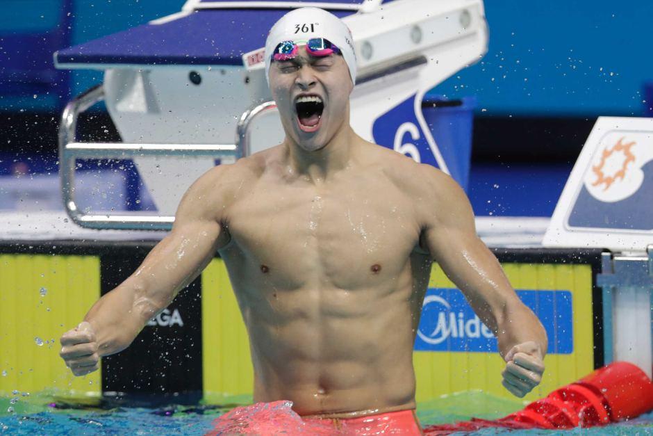 Doping, aveva preso a martellate le provette: 8 anni di squalifica a Sun Yang Doping, aveva preso a martellate le provette: 8 anni di squalifica a Sun Yang