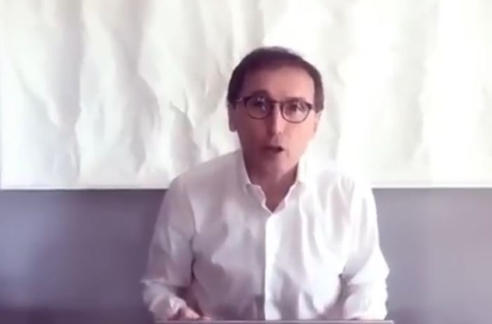 Il ministro Boccia: «Brave Campania e Puglia, ma a De Luca dico che non è il momento delle ironie» Il ministro Boccia: «Brave Campania e Puglia, ma a De Luca dico che non è il momento delle ironie»