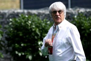 Ecclestone: «Hamilton non vada alla Ferrari. Gli italiani non litigano, risolvono a pranzo. Vedrei Briatore lì» item-thumbnail