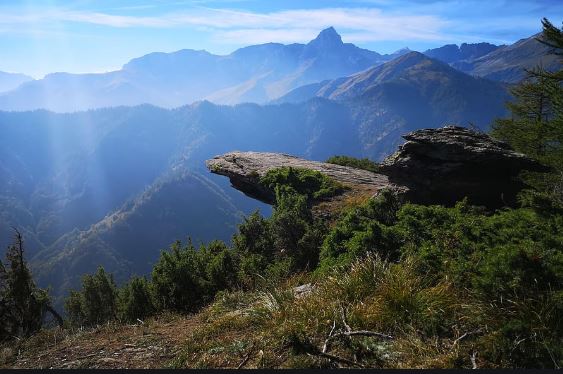 Il sindaco di montagna: «Qui è impossibile fare le multe, vado io a fare la spesa per tutti»