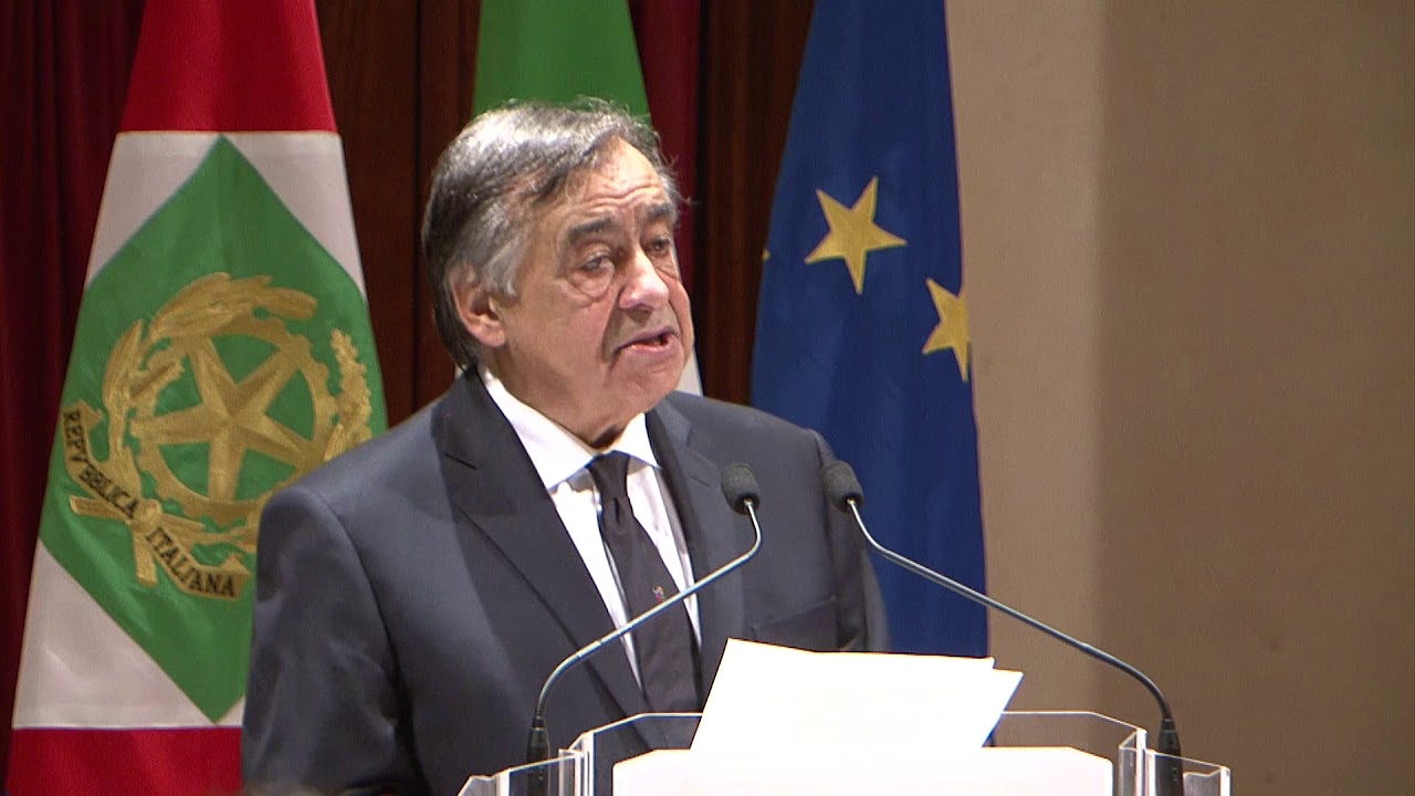 Leoluca Orlando: «La mafia soffia sul fuoco, fate presto altrimenti il disagio diventerà violenza» Leoluca Orlando: «La mafia soffia sul fuoco, fate presto altrimenti il disagio diventerà violenza»
