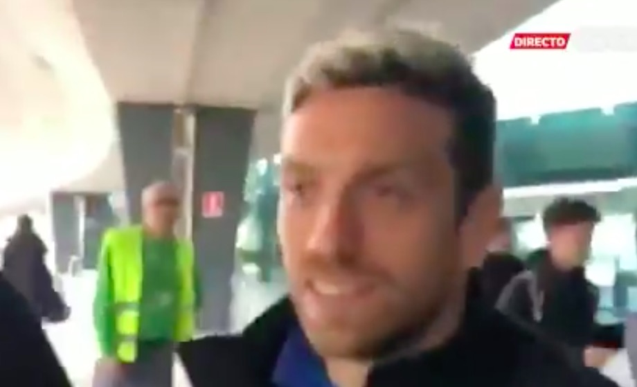 Papu Gomez, non è periodo: lancia il Tapiro d’oro a Staffelli e lo manca Papu Gomez, non è periodo: lancia il Tapiro d’oro a Staffelli e lo manca