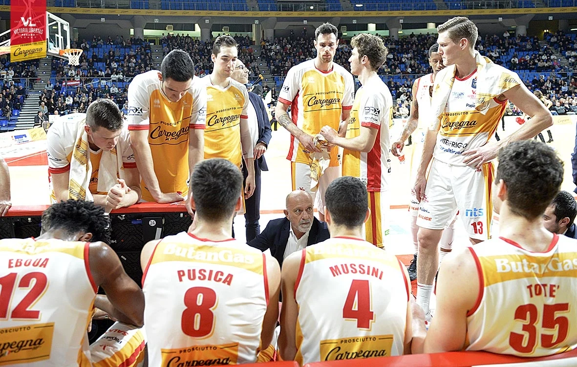 Positivi al coronavirus due giocatori del Pesaro Basket