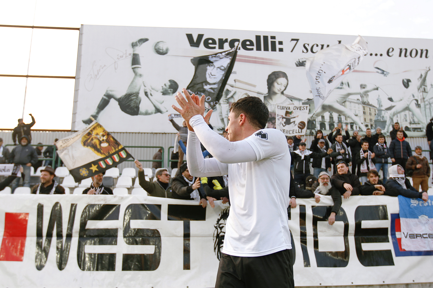 Serie C, la Pro Vercelli annulla partite e allenamenti. Troppo pericolosi Serie C, la Pro Vercelli annulla partite e allenamenti. Troppo pericolosi
