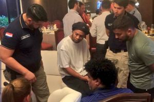 Ronaldinho arrestato in Paraguay, ha il passaporto falso item-thumbnail