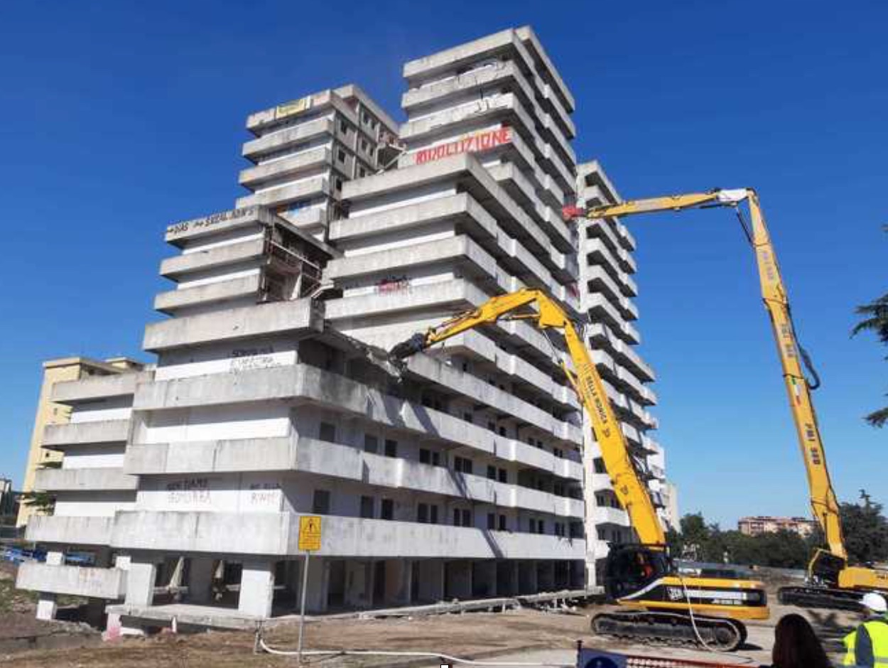 Non trasformiamo Scampia in un nuovo Centro Direzionale, serve uno studentato alla Vela Celeste Non trasformiamo Scampia in un nuovo Centro Direzionale, serve uno studentato alla Vela Celeste