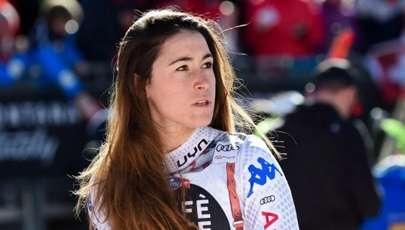 Sofia Goggia attaccava il telefono in faccia al Quirinale