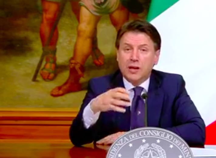 Conte presenta il Decreto Ristori: “Lavoriamo per evitare un lockdown generalizzato”