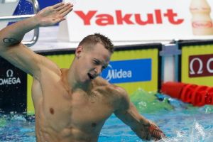 Dressel: «Le Olimpiadi saltate non sono la fine del mondo. Non sono socievole, sto bene nella mia corsia» item-thumbnail
