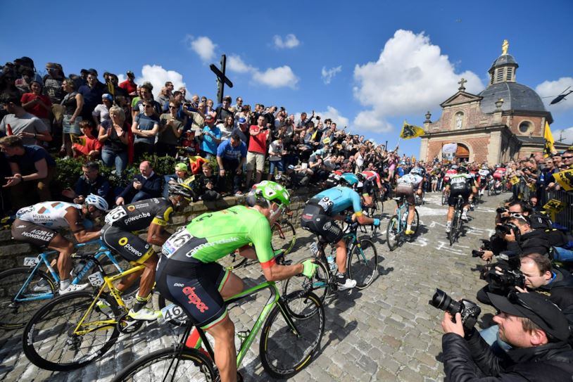 E se il ciclismo diventasse a pagamento? Biglietti in vendita per assistere alle corse E se il ciclismo diventasse a pagamento? Biglietti in vendita per assistere alle corse