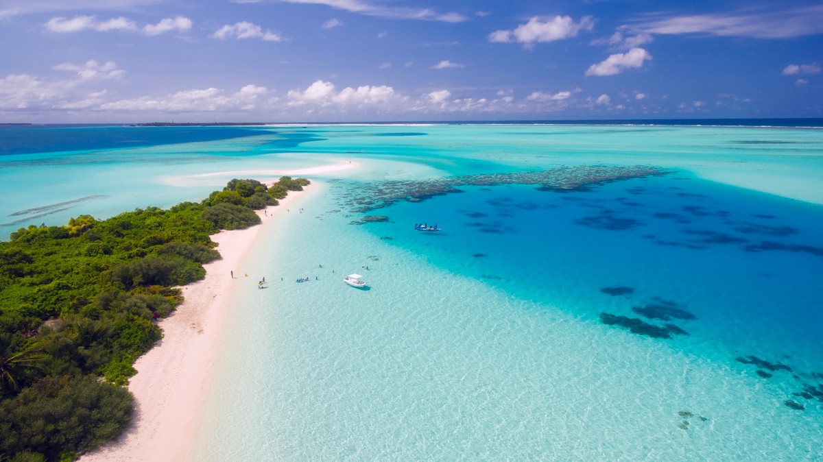 Bloccati dalla pandemia alle Maldive, la luna di miele li sta rendendo poveri