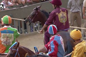 «Fermiamo il Palio di Siena. Destiniamo i soldi alle famiglie che ne hanno bisogno» item-thumbnail