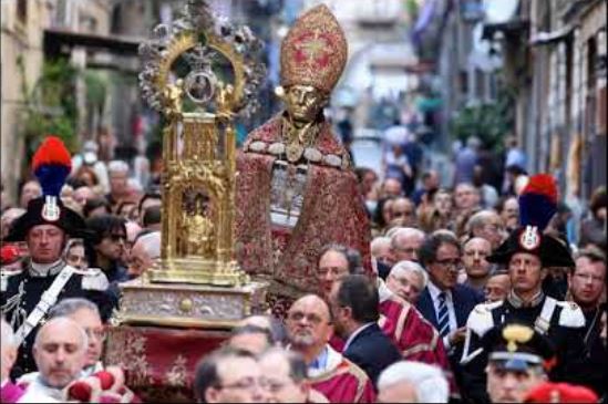 Il virus ferma anche San Gennaro. Per la prima volta Napoli senza la processione